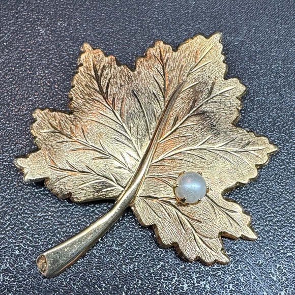 Sarah Coventry Jewelry - Sarah Coventry “Whispering Leaf” Vintage Maple Leaf with Faux pearl brooch.